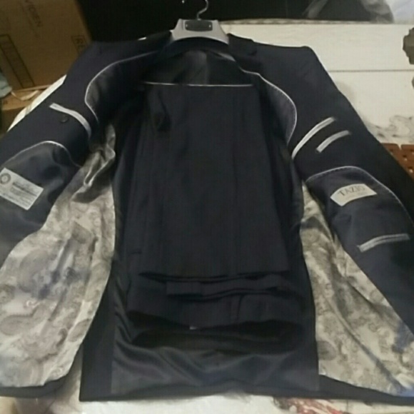 Black Tazio suit - Picture 2 of 3